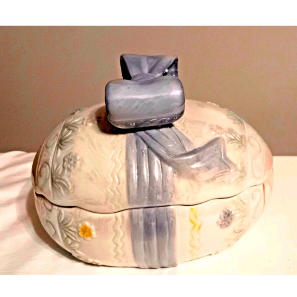 Vintage Hand Painted Ceramic Easter Egg Candy Dish Trinket Box 7.75 X 5.5